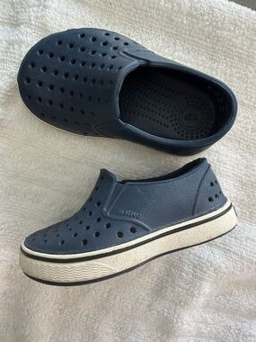 Native Kids Shoes Slip-On Sandals in Navy Blue and White Toddler 6